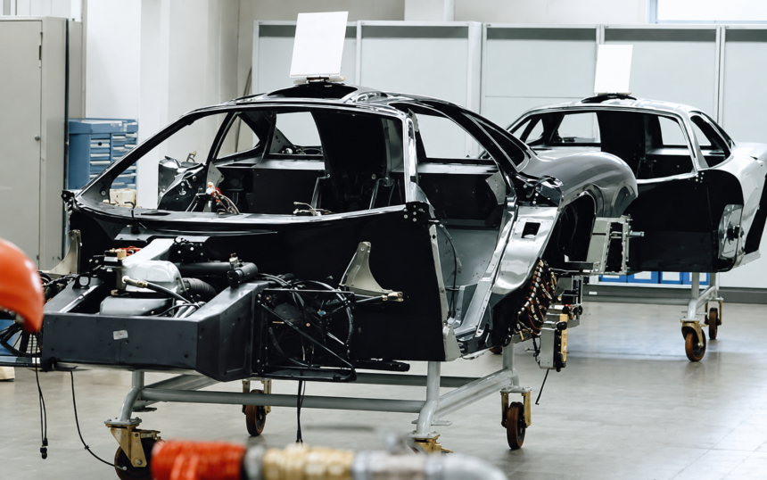 Conheça o carro que lançou o monocoque de fibra de carbono