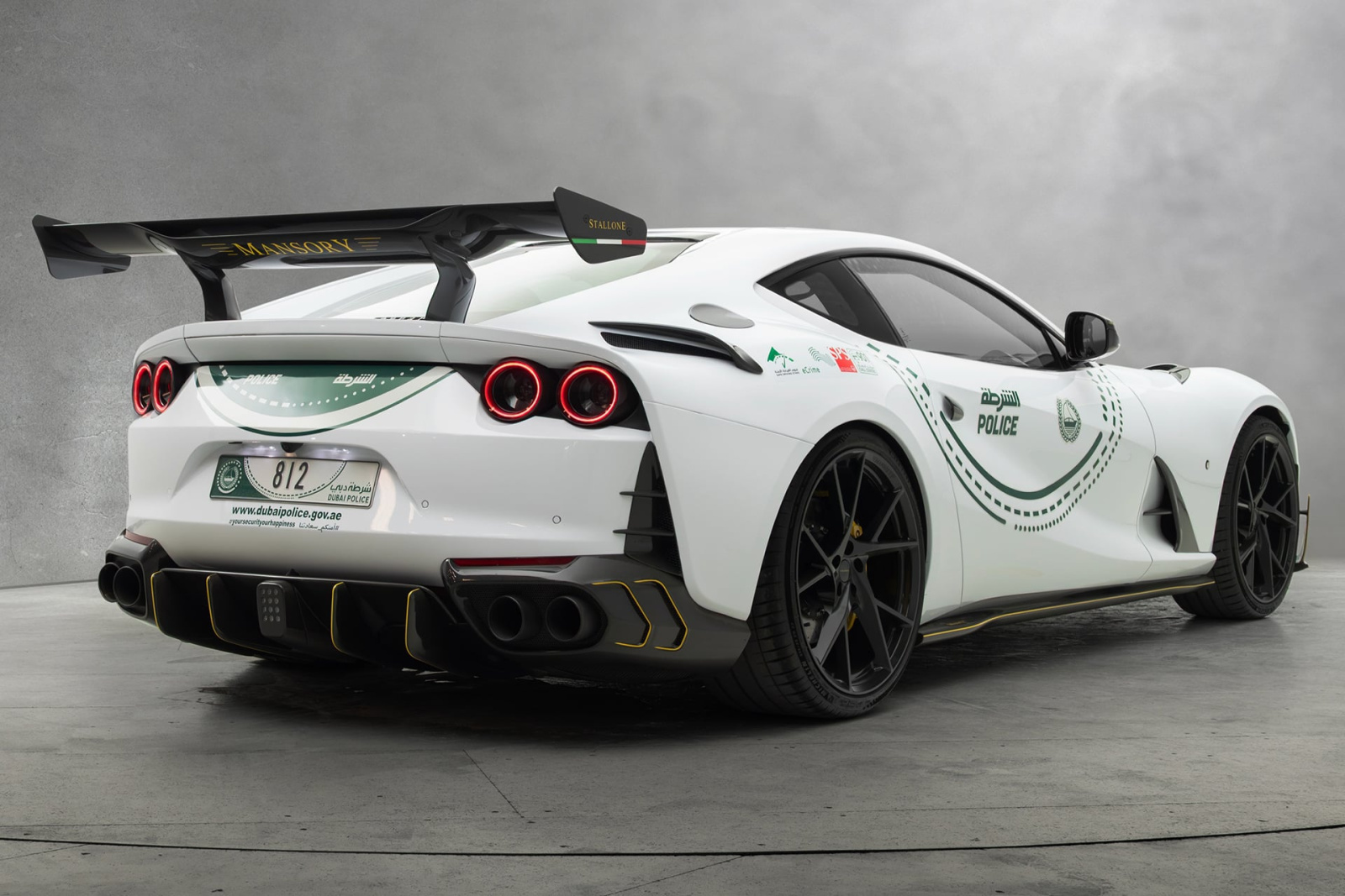 Dubai incorpora Ferrari 812 Superfast de 811 cv preparada pela Mansory