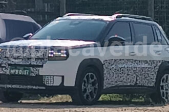 Fiat Argo X aparece com pouca camuflagem e revela DNA do Grande Panda