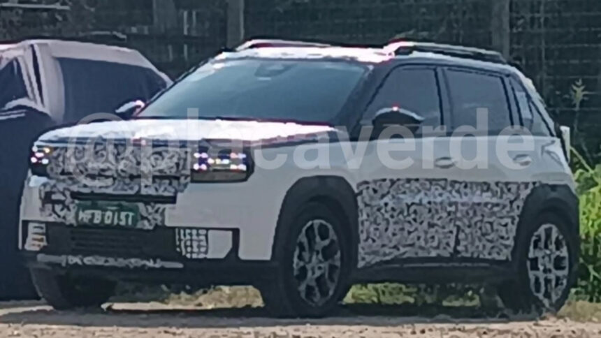 Fiat Argo X aparece com pouca camuflagem e revela DNA do Grande Panda