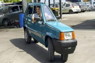Fiat Panda cortado vira carro dirigível mais estreito e entra para o Guinness