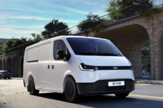 Ford confirma chegada da van elétrica Transit City ao Brasil em 3 versões