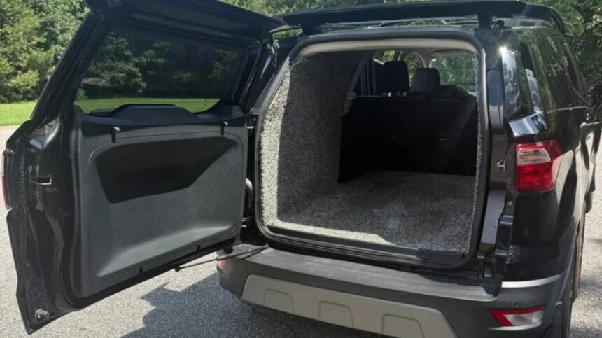 Ford EcoSport de seis rodas está à venda nos EUA; foi feito como outdoor ambulante