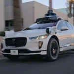Funcionários denunciam vômito, fezes e cabeças de porco em robotáxis Waymo