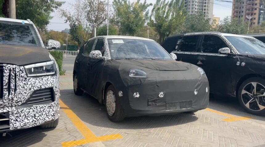 Geely acelera EX1: elétrico subcompacto com tração traseira chega até 2026