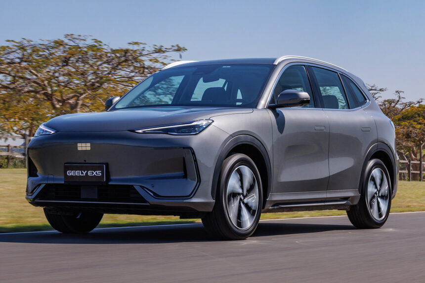 Geely inicia produção no Brasil com EX5 híbrido e EX2 elétrico em dezembro