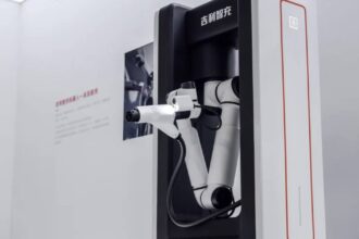 Geely lança recarga ultrarrápida: 10%→70% em 4min30s com 2.250 kW