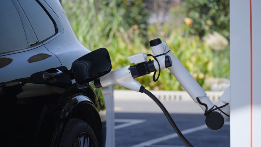 Geely lança recarga ultrarrápida de 2,2 MW: 10–70% em 4min30s