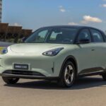 Geely lança vendas diretas e oferece EX2 Pro a taxistas por R$ 104.212