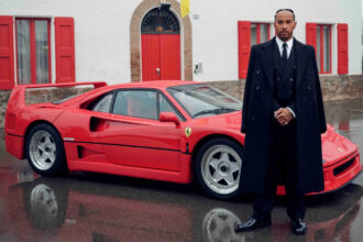 Hamilton compra Ferrari F40 esquecida e envia a Maranello