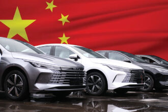 Indústria automotiva dos EUA pede ao Congresso banir carros chineses conectados