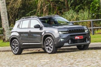 Jeep Avenger Longitude entrega equipamentos e economia de R$10 mil
