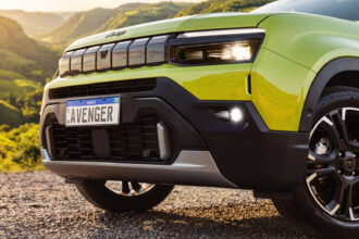 Jeep Avenger supera irmãos da Stellantis com tecnologia e segurança