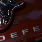 John Mayer e PRS revelam Silver Sky nas cores oficiais do Land Rover Defender