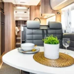 Kabe Imperial TRAQ i830 transforma Sprinter em motorhome 4×4 com seis camas