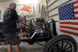 Mecânico turbina Ford Model T 1908 com turbo de trator e acelera o clássico