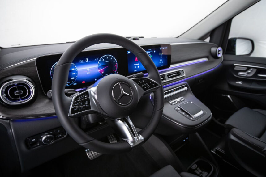 Mercedes‑Benz estreia Classe V no Brasil: R$ 729.900 a R$ 834.900; top sem geladeira