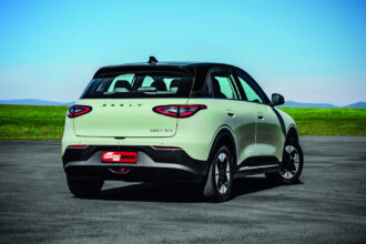 MG4 Urban Comfort enfrenta Geely EX2 Max em duelo dos hatches elétricos