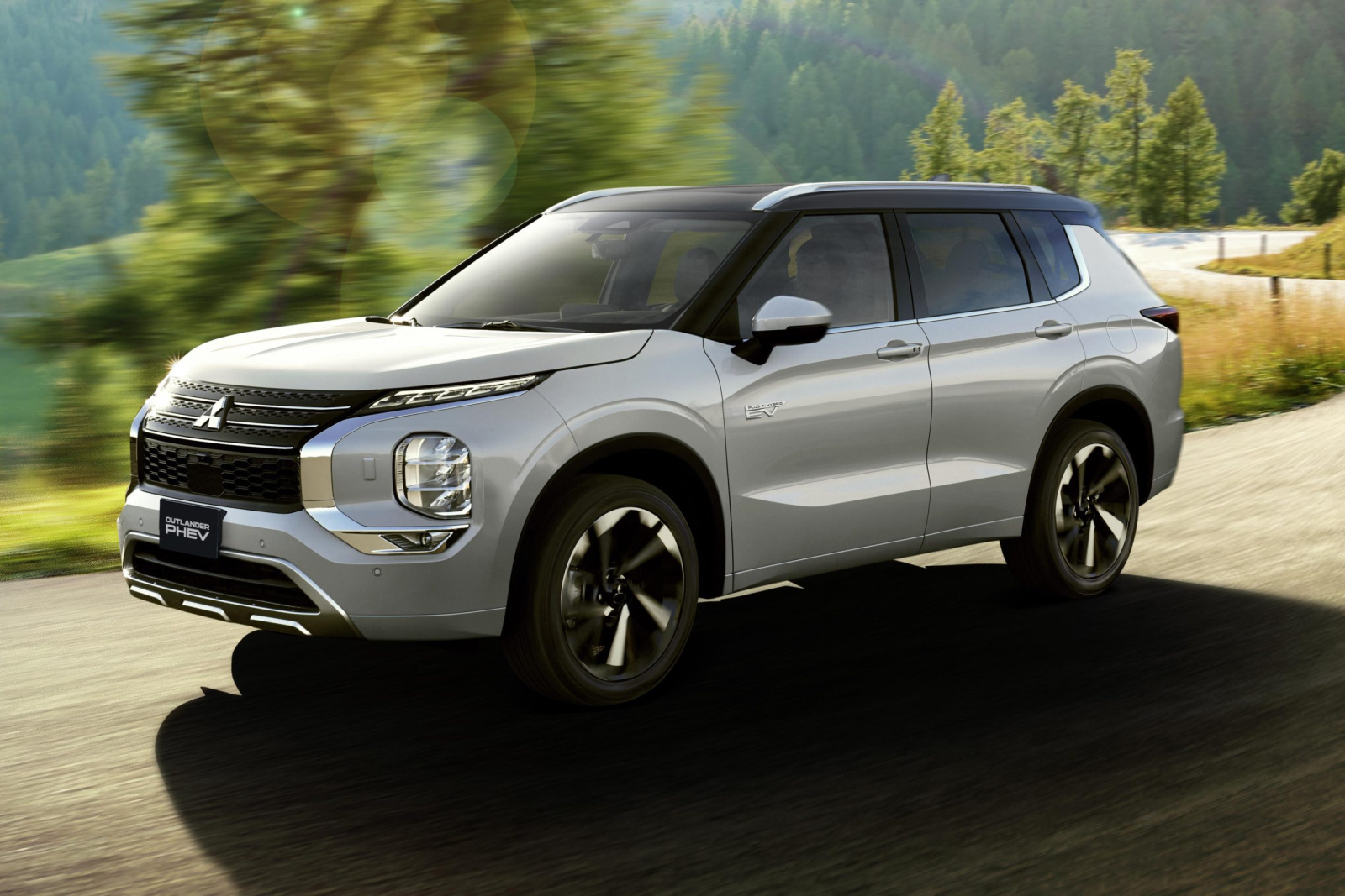 Mitsubishi Outlander 2028 terá até quatro motores elétricos e tração total
