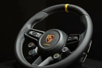 Moza lança réplica licenciada do volante do Porsche 911 GT3 RS