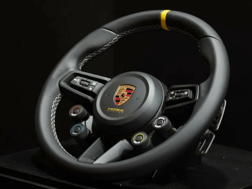 Moza lança réplica licenciada do volante do Porsche 911 GT3 RS