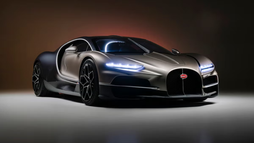 Polo bate na traseira de protótipo Bugatti Tourbillon durante testes na Espanha