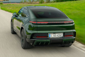 Porsche lança Cayenne elétrico no Brasil com até 1.156 cv