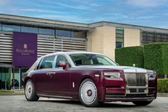 Rolls‑Royce cria Phantom único com marchetaria de madrepérola e abalone