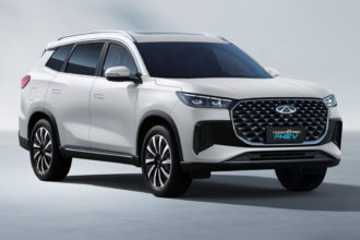 Tiggo 8 PHEV sobe R$20 mil e encosta em Haval H6 e BYD Song