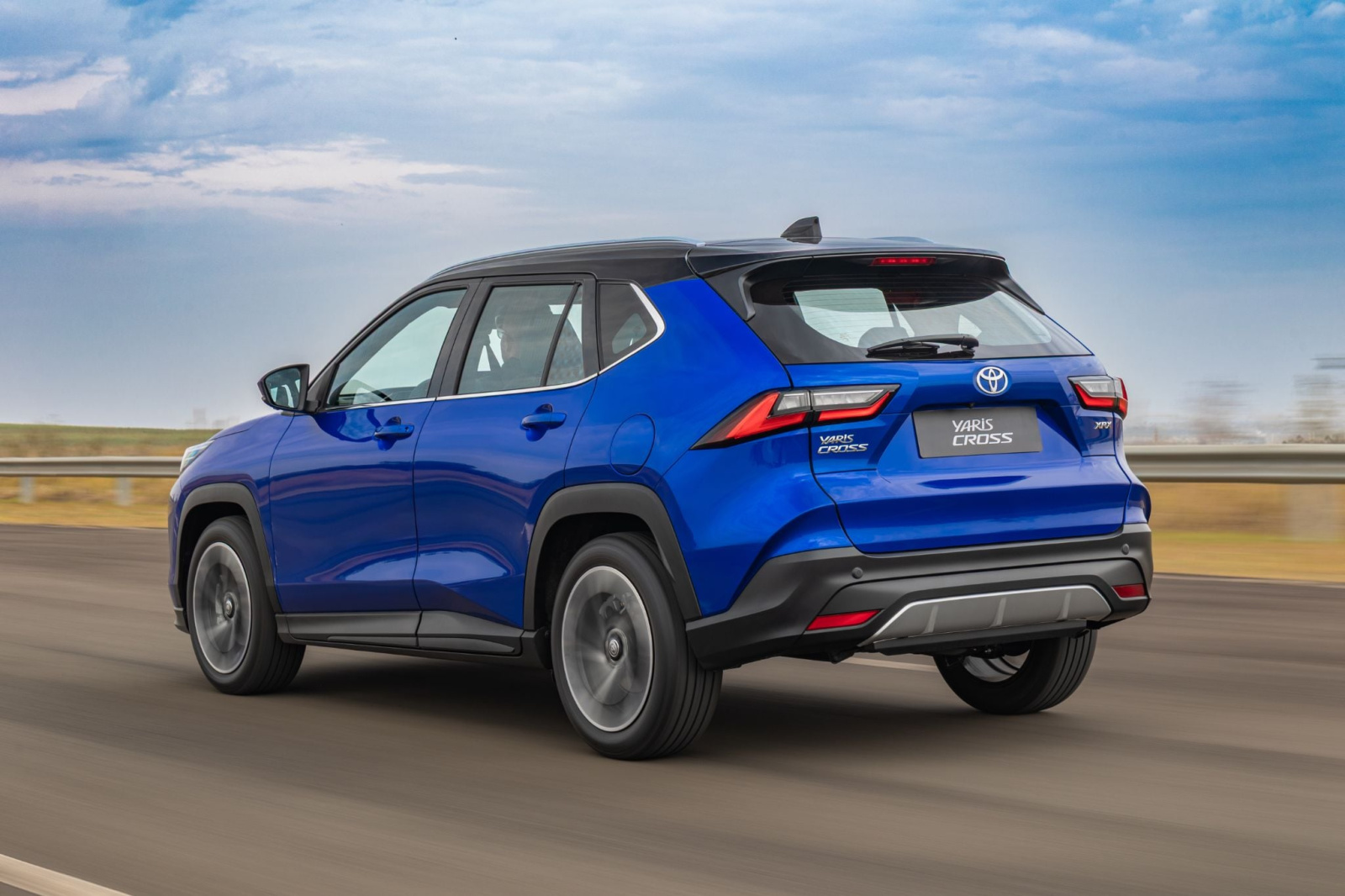 Toyota corta até R$22.500 no Yaris Cross e encosta no Jeep Avenger