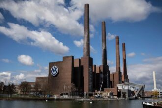 Volkswagen anuncia Plano 2030, cortará 50 mil vagas e reduzirá metade da linha