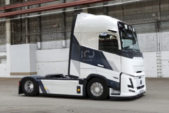 Volvo abre encomendas da 100 Year Edition para FH; elétrico alcança 734 cv
