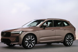Volvo amplia autonomia elétrica dos XC60 e XC90 para até 200 km