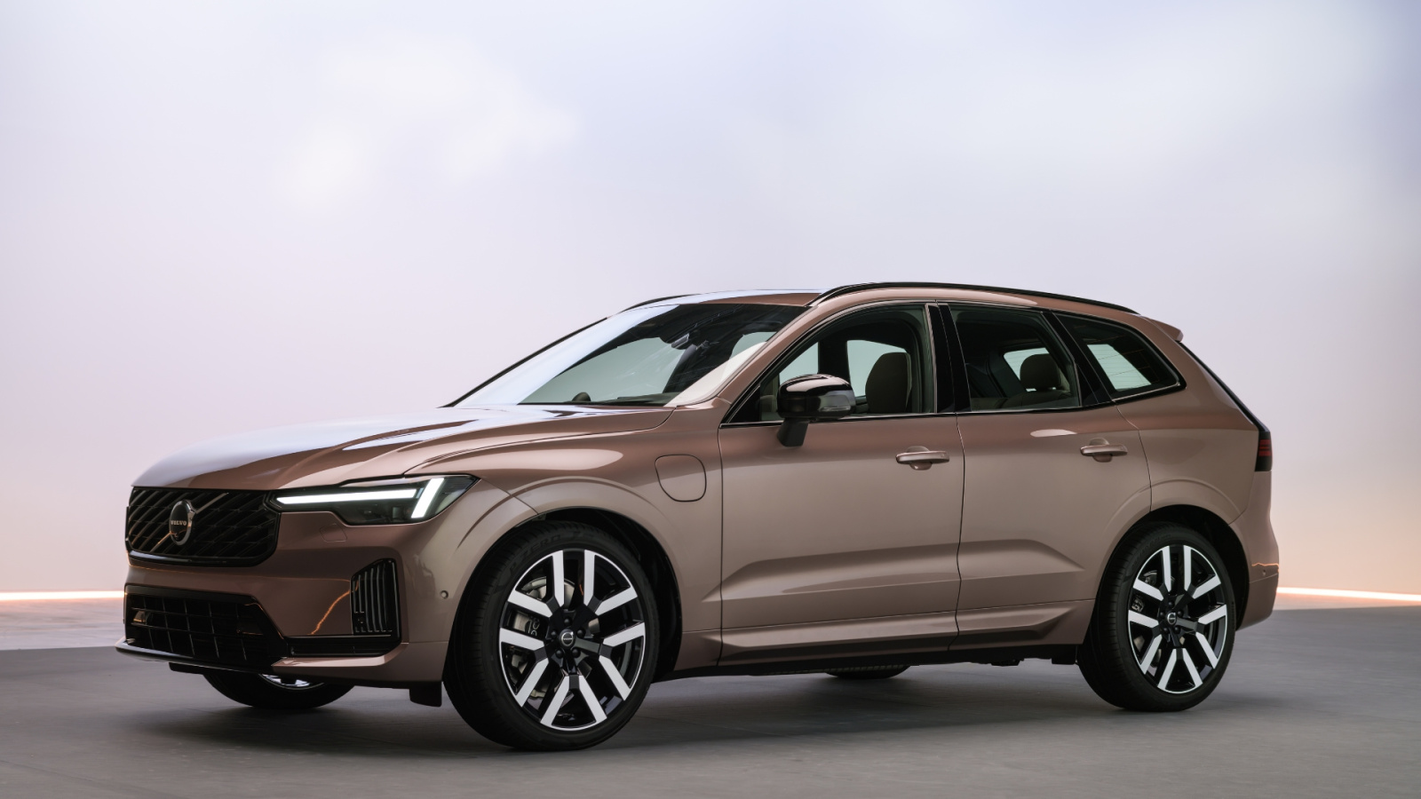 Volvo amplia autonomia elétrica dos XC60 e XC90 para até 200 km