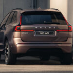 Volvo atualiza XC60 2027 e eleva autonomia elétrica a 200 km