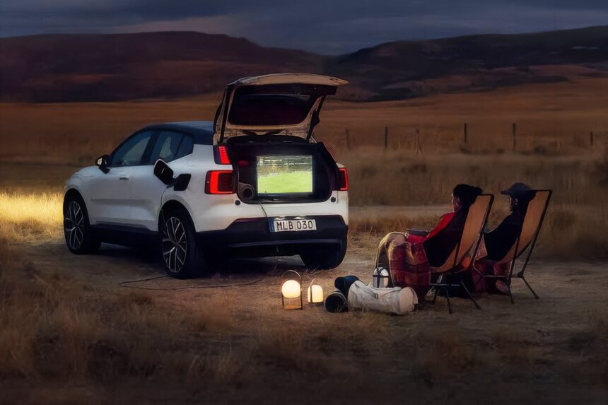 Volvo libera V2L via OTA no EX30 e transforma carro em gerador móvel