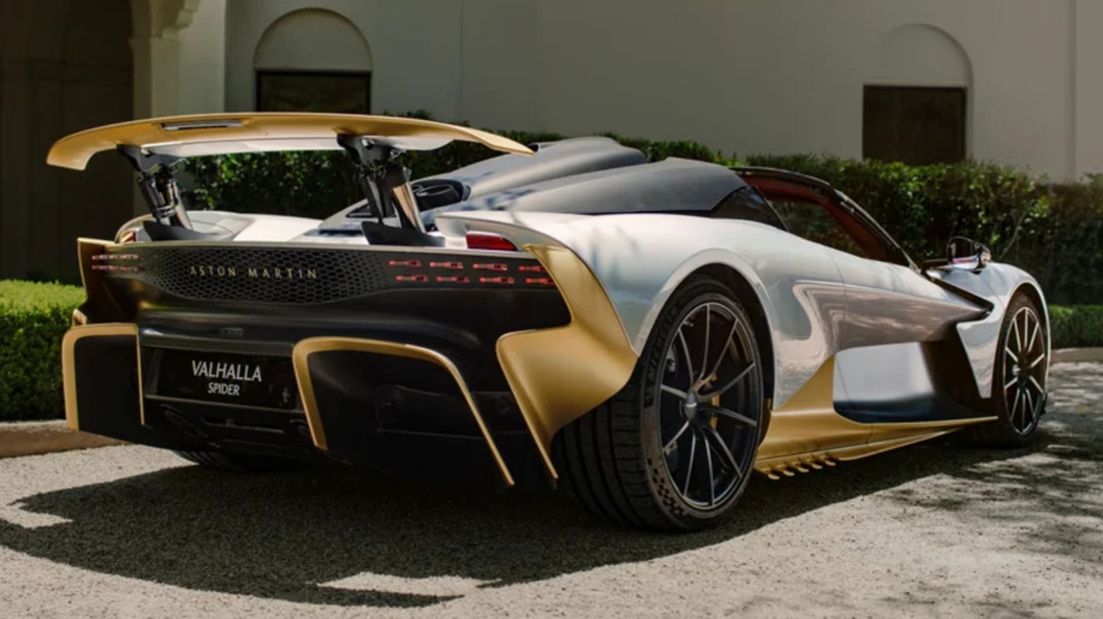 Aston Martin revela Valhalla Spider: conversível híbrido de 1.079 cv