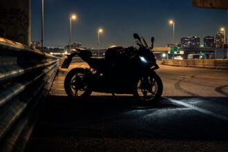 BMW libera teaser da esportiva carenada F 450 RR; estreia dia 15