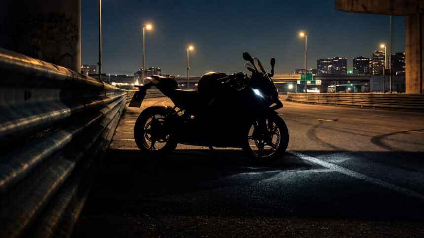 BMW libera teaser da esportiva carenada F 450 RR; estreia dia 15