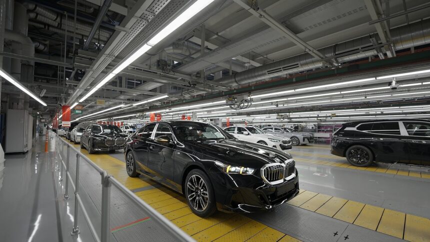 BMW ultrapassa 1 milhão de veículos movimentados autonomamente