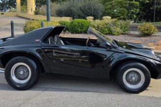 Buggy 'Mini Batmóvel' SR2 sobre Fusca é vendido por R$ 78 mil