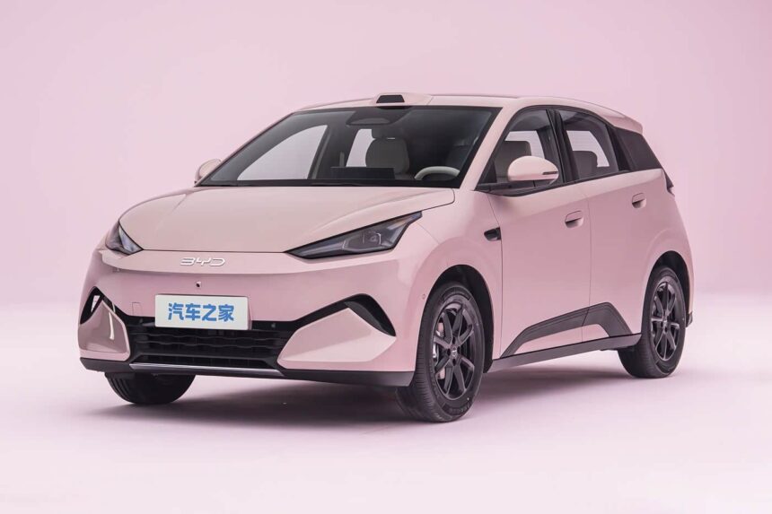 BYD Dolphin Mini 2ª geração ganha bancos com massagem e compartimentos secretos