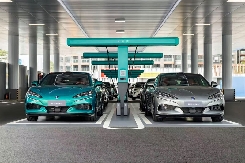 BYD instala carregador de 1.500 kW em Brasília; recarga em menos de 10 min