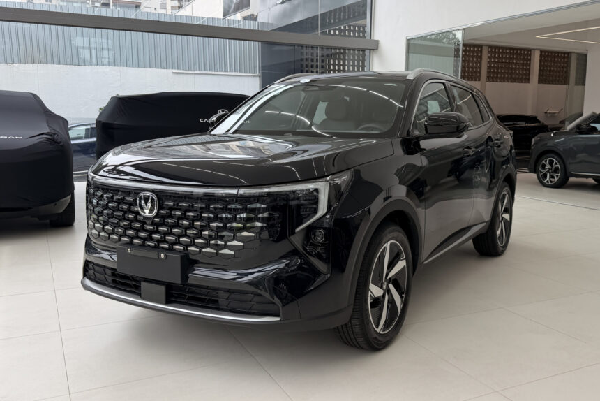 Caoa Changan CS55 PHEV chega às lojas e gera fila sem test-drive