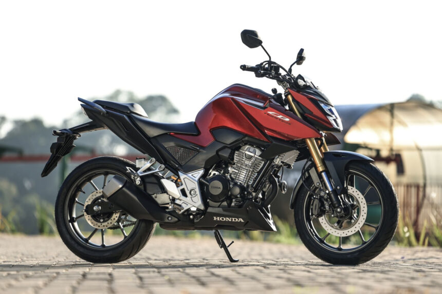 CB300F Twister 2027 desafia indianas 400/450 por preço e proposta