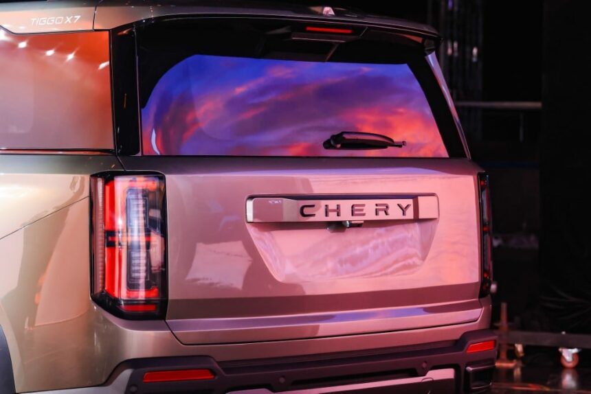 Chery lança Tiggo X7 com suspensão elevada e foco off-road leve