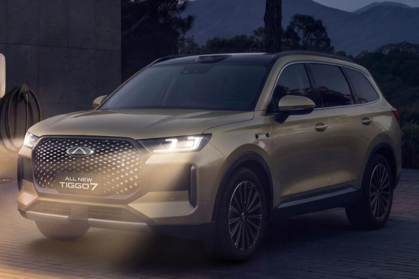 Chery Tiggo 7 estreia cabine com bancos massageadores e versão híbrida