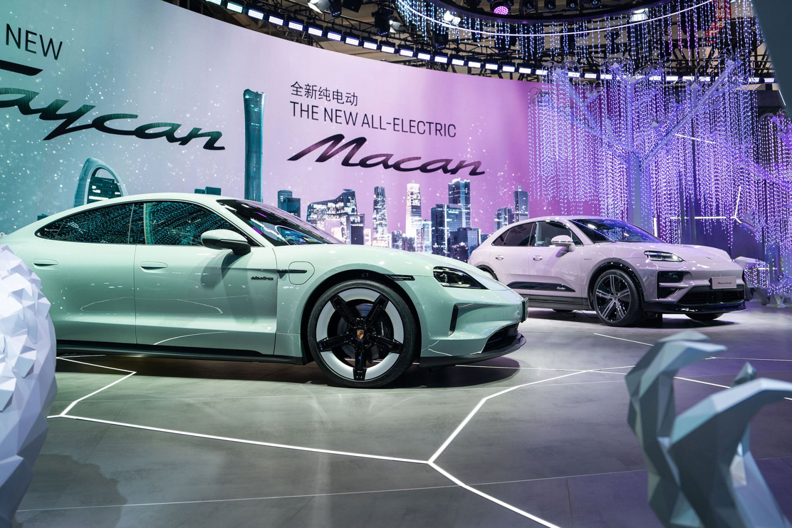 China registra queda de 20% nas vendas de elétricos e híbridos