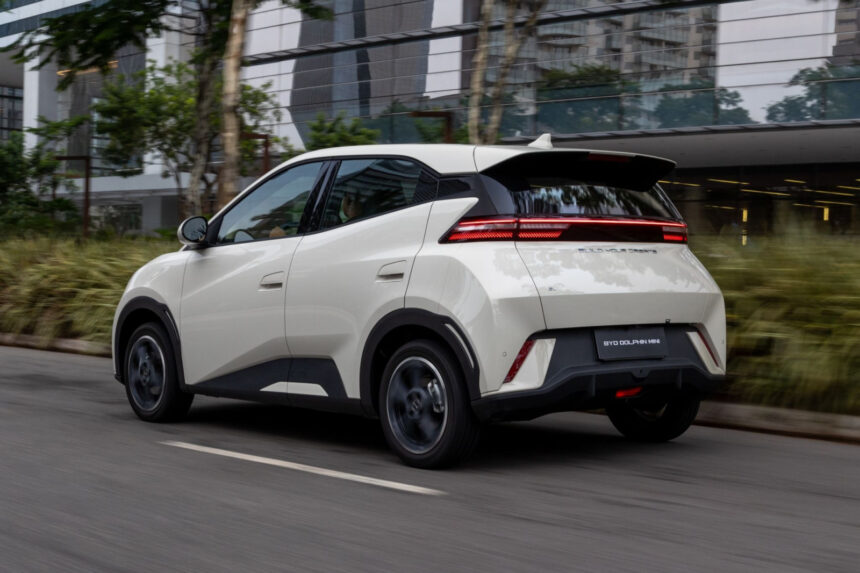 Emplacamentos de carros eletrificados caem 1,5% em setembro