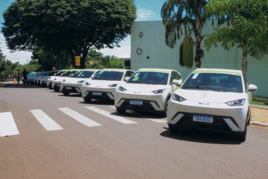 Fernando de Noronha lidera em elétricos por habitante, mas depende de termelétrica